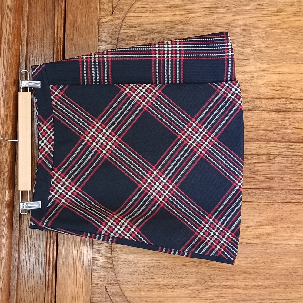 Halogen short plaid skirt, size 6 petite